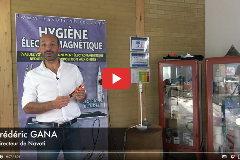 vidéo brancher sa lampe de chevet à l'endroit